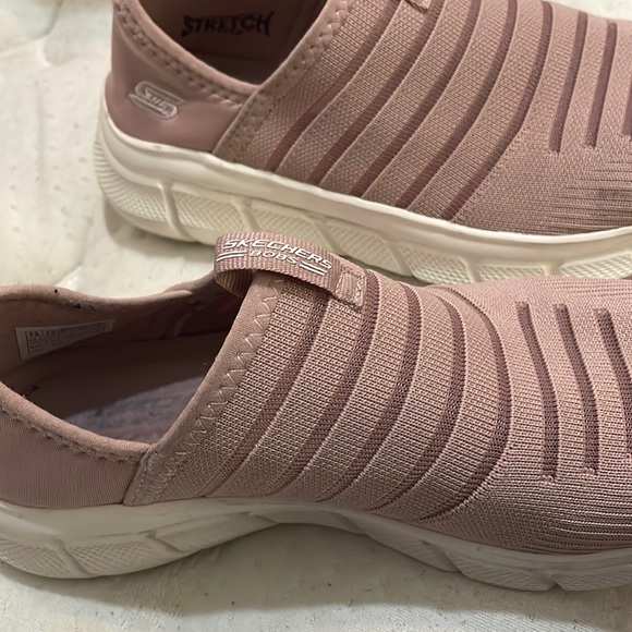 Sketchers slip on shoes. - Picture 1 of 4